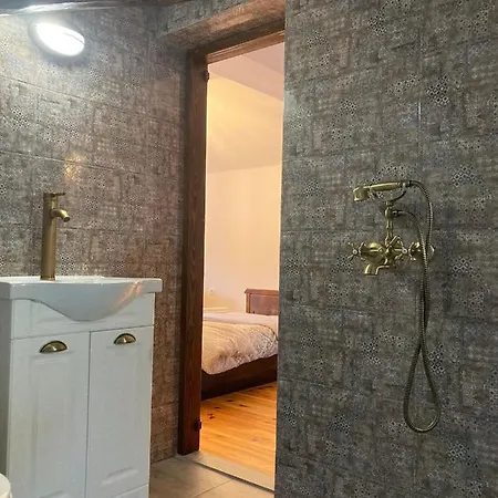 къща александрова с басейн вътрешен и отопляем